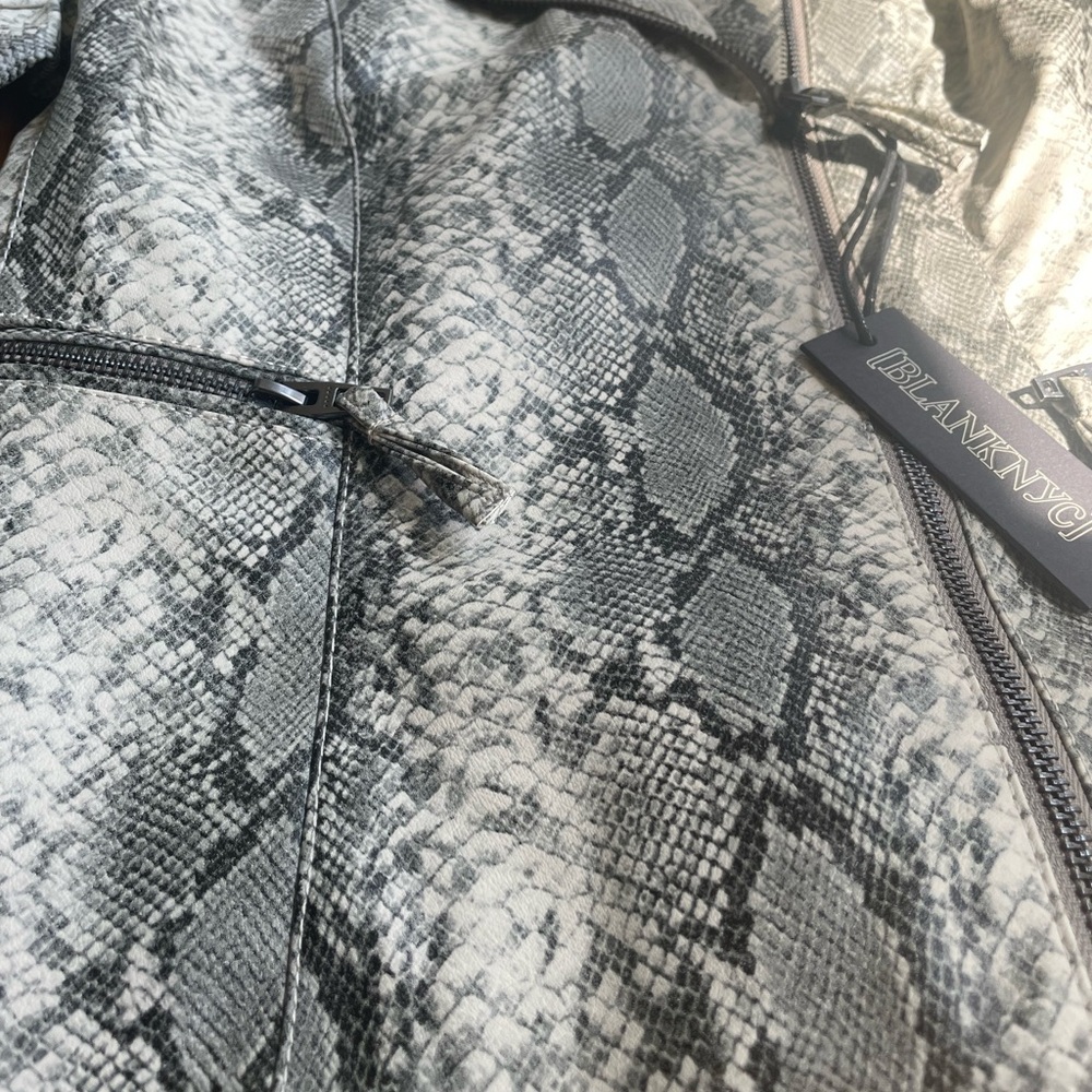 Blank NYC Faux Snake Skin Motor Jacket Grey White Women’s XS - Picture 8 of 12